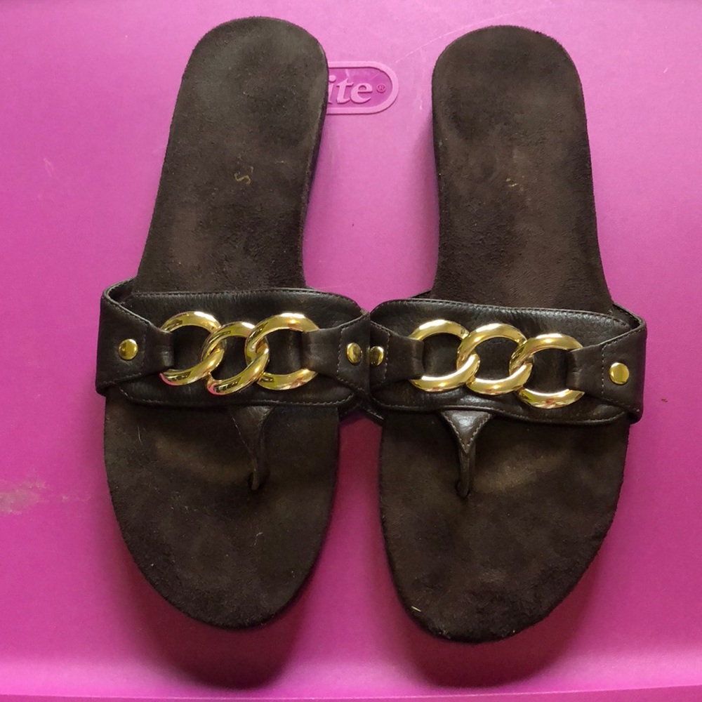 Aerosoles leather flop w gold detail